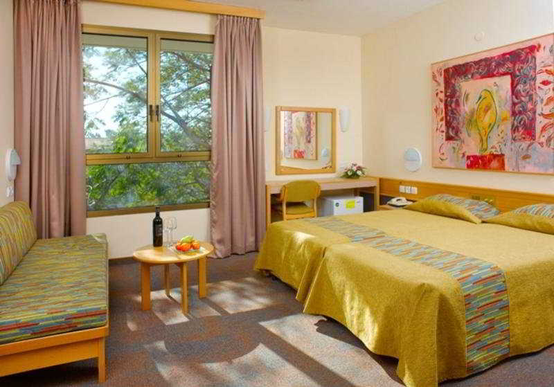 Kibbutz 3* Шфаим